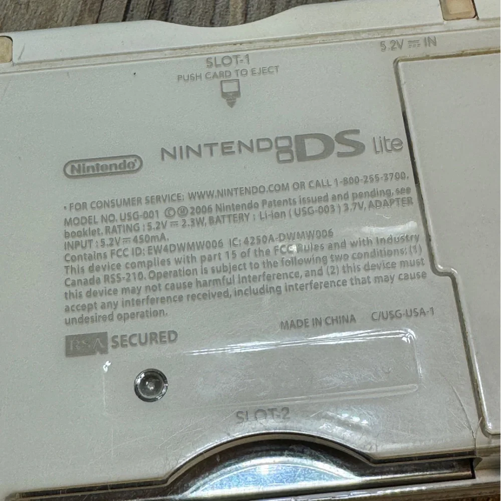 Nintendo DS Lite White Handheld System Bundle w/4 Games No Charger Tested Works!